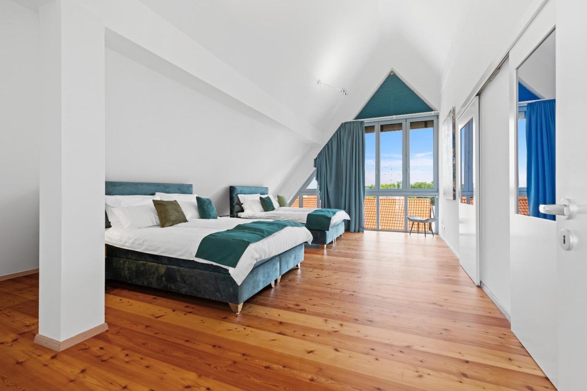 Apartment Helloflats - Luxus-penthouse - Balkon - Parking - Zentrum - Therme - Naehe Flughafen Muc