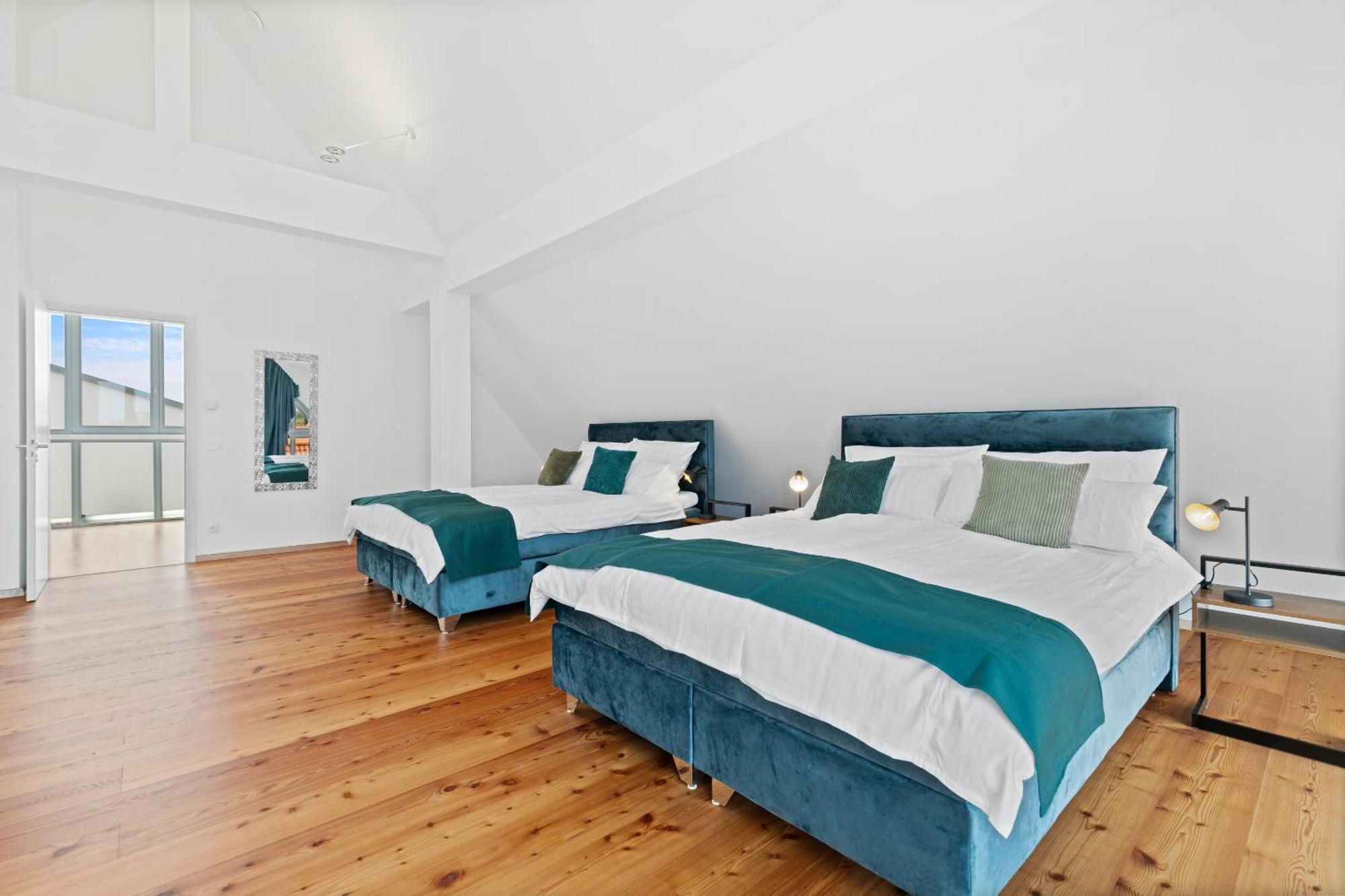 Apartment Helloflats - Luxus-penthouse - Balkon - Parking - Zentrum - Therme - Naehe Flughafen Muc